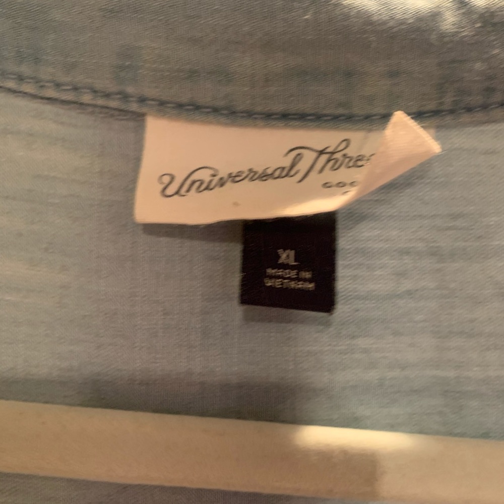 Target universal thread chambray top - Picture 2 of 4